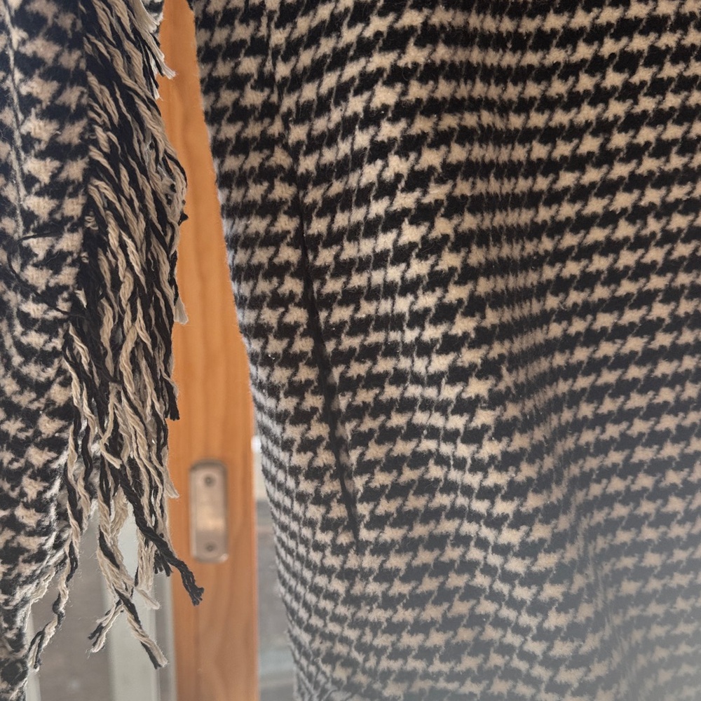 SO Black and White Houndstooth Shacket - Picture 4 of 11
